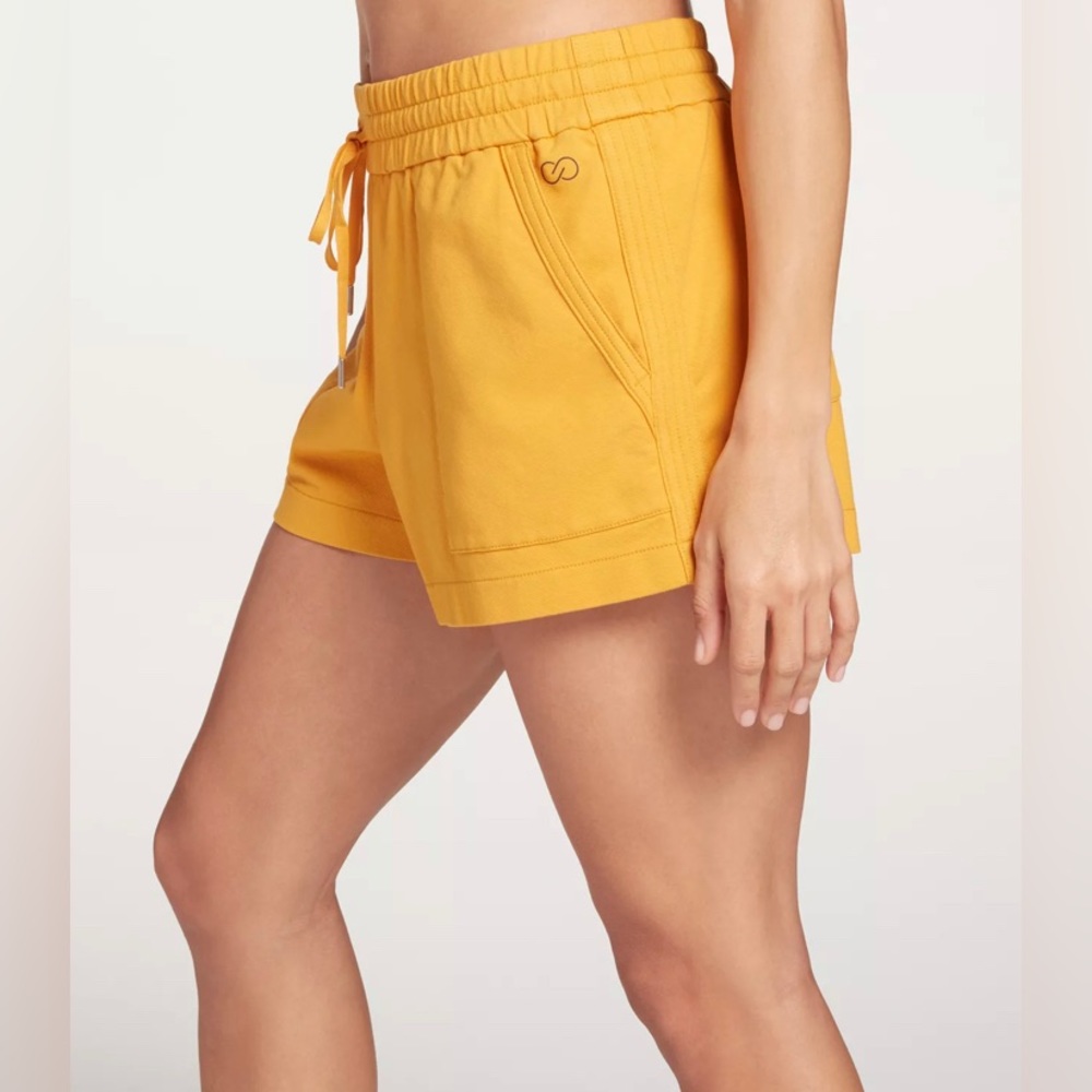CALIA XL TwillFlex Trapunto Shorts Mid Rise Mustard Odor Control Wiking NEW $50